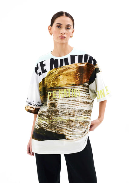 BERMUDA TEE IN SCENE PRINT