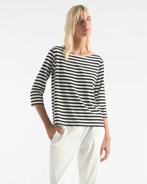 RELAXED BOAT NECK- MILK/BLACK