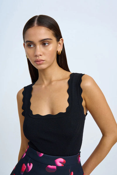 SCALLOP CROP KNIT TOP - BLACK