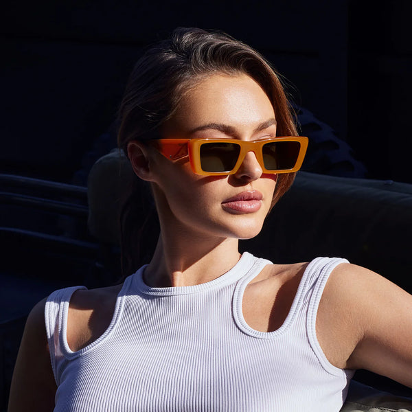 La Hara- Sedona w. Gold Metal / Black Lens