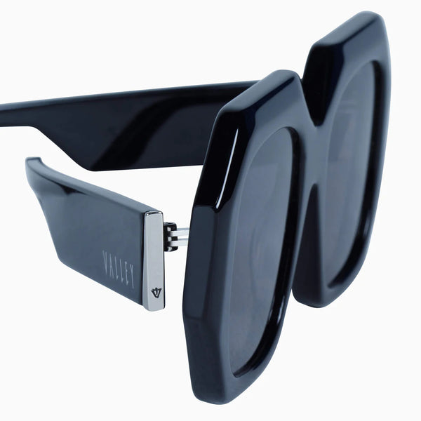 Monolith- Gloss Black w. Silver Metal Trim / Black Lens