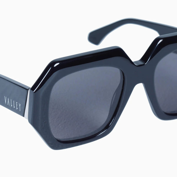 Monolith- Gloss Black w. Silver Metal Trim / Black Lens