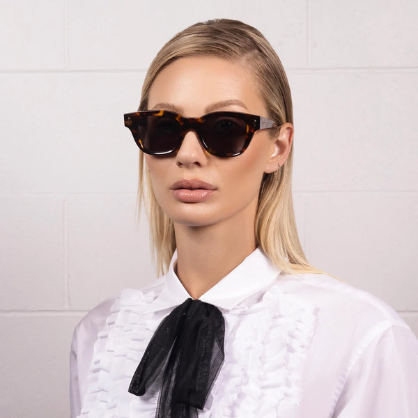 Ritual- Sienna Tort w. Gold Metal / Black lens