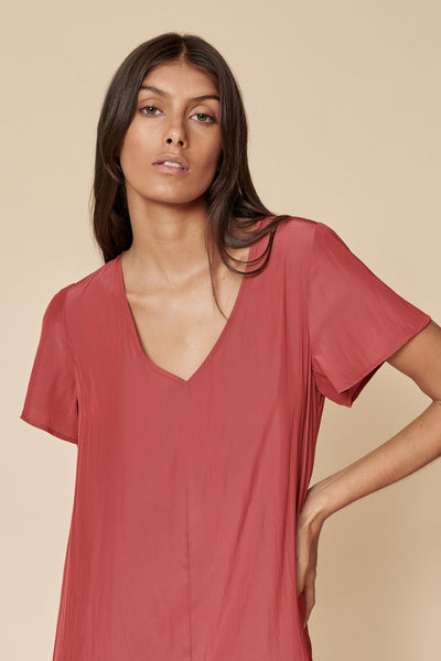 Tjana Tee Dress in crimson