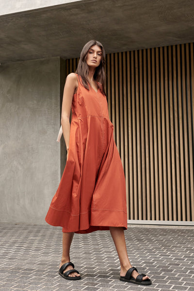 Flata Dress in red ochre