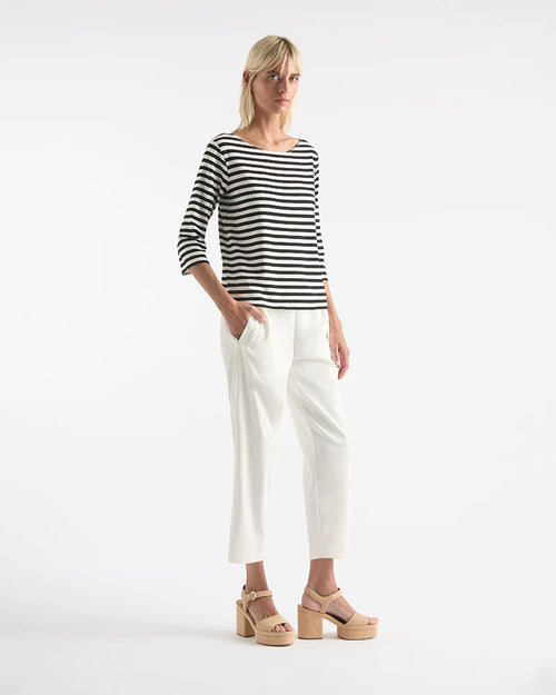 RELAXED BOAT NECK- MILK/BLACK