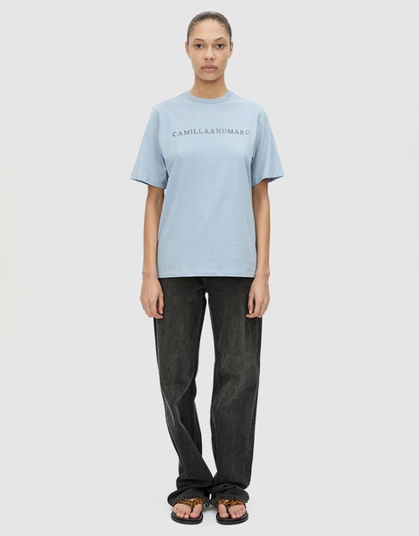 ATHEA TEE- SKY