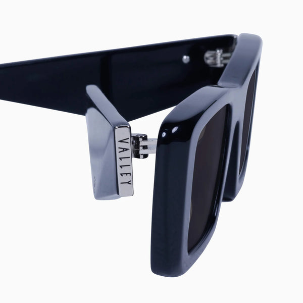 La Hara Gloss Black w. Silver Metal / Black Lens